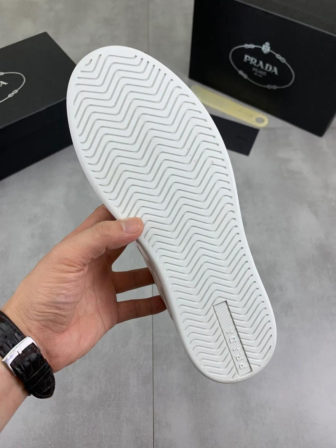 Men's Men's Shoes💰P420💰[New Style] The latest classic model of high-quality PRADA breathable and comfortable men's shoes has been launched on the official website, 1:1 replica, synchronized in Hong Kong, and on the same catwalk; all made of calfskin with breathable mesh fabric ➕Imported soft Soft and comfortable sheepskin lining, 🍡🍡original rubber outsole is non-slip and wear-resistant; comfortable to wear, attractive style, fine workmanship, and simple and neat shoe last, showing a man's courage and toughness, 👍Size: 39-44 2️⃣Color🉑️Choose